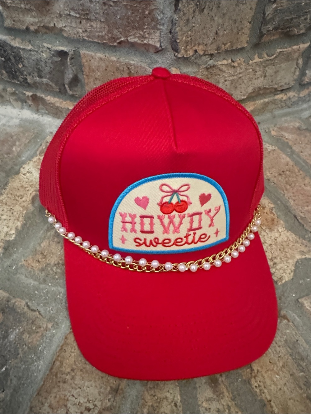 Red 'Howdy Sweetie' Embroidered Trucker Hat with Chain NWT